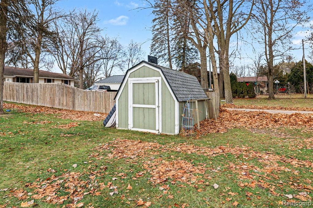 6561 Bennett Lake Road, Fenton, MI 48430 — Photo 26