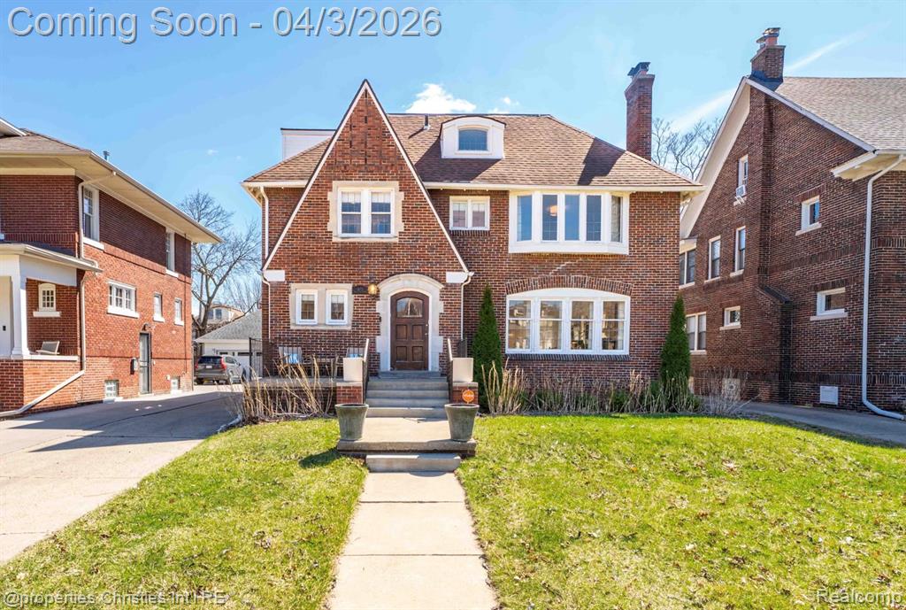 71 Moross Road, Grosse Pointe Farms, MI, 48236