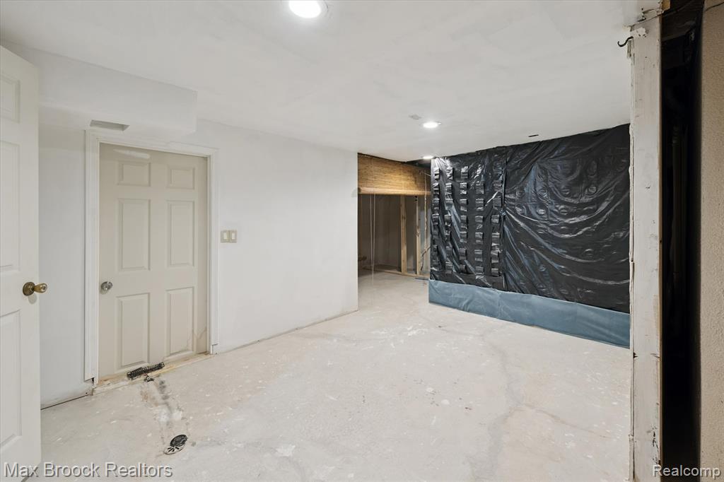 5872 Meadowview Drive, Plymouth, MI 48187 — Photo 45