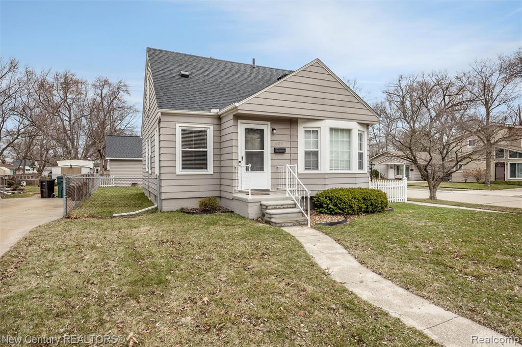 609 E Baker Avenue, Clawson, MI — Photo 3