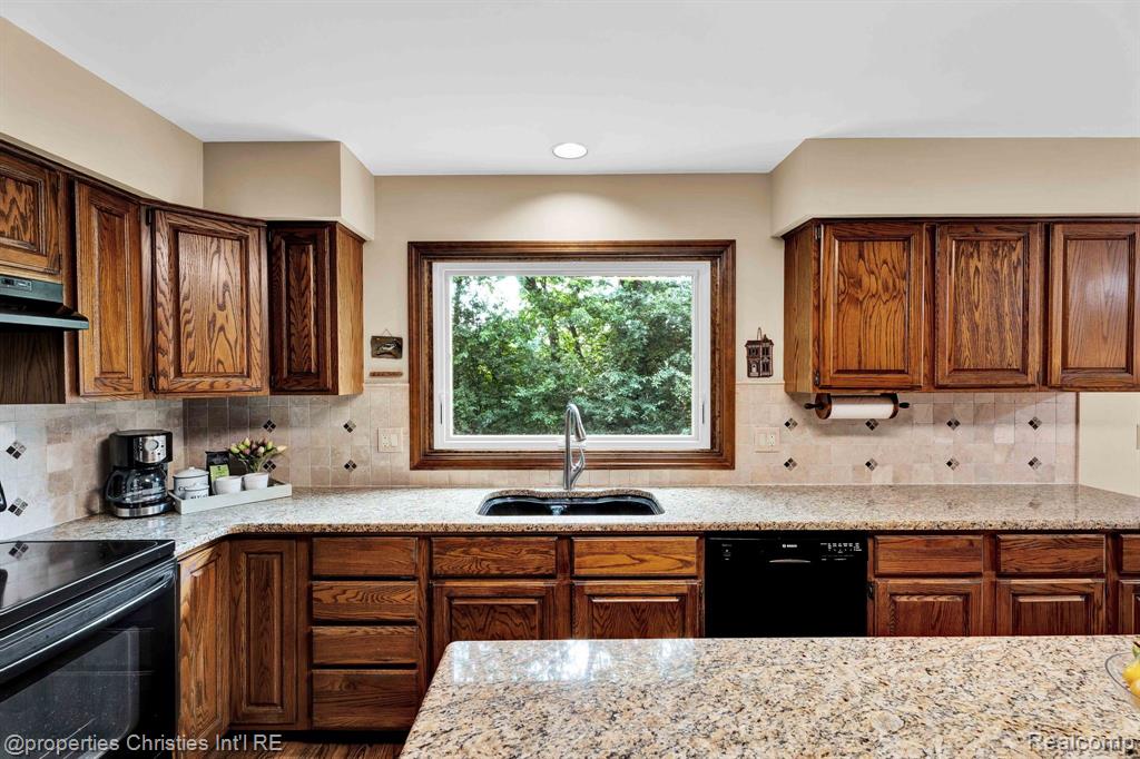 5641 SUSSEX Drive, Troy, MI 48098 — Photo 12