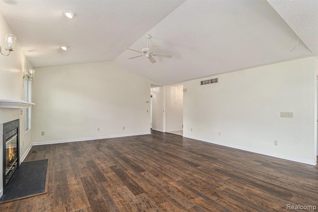 45 N HOSPITAL Road, Waterford, MI 48327 — Photo 5