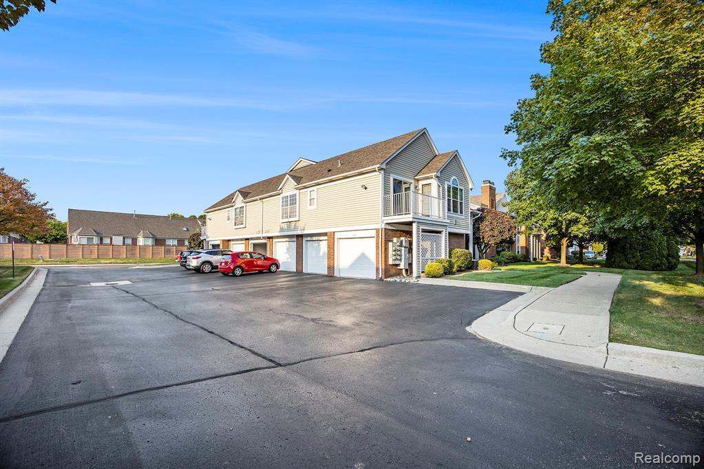 4165 Berkshire Drive, Sterling Heights, MI 48314 — Photo 21