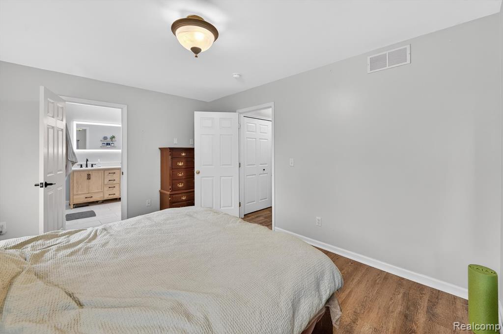 2454 Calvin Court, Pinckney, MI 48169 — Photo 18