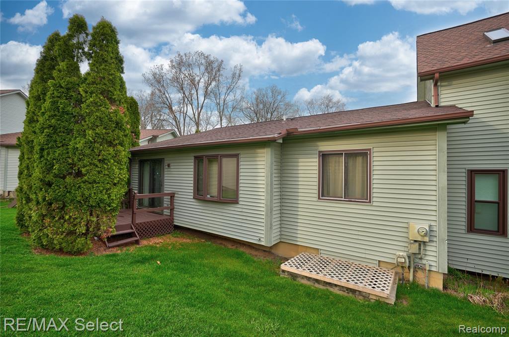 580 Oakbrook Circle, Flushing, MI 48433 — Photo 4