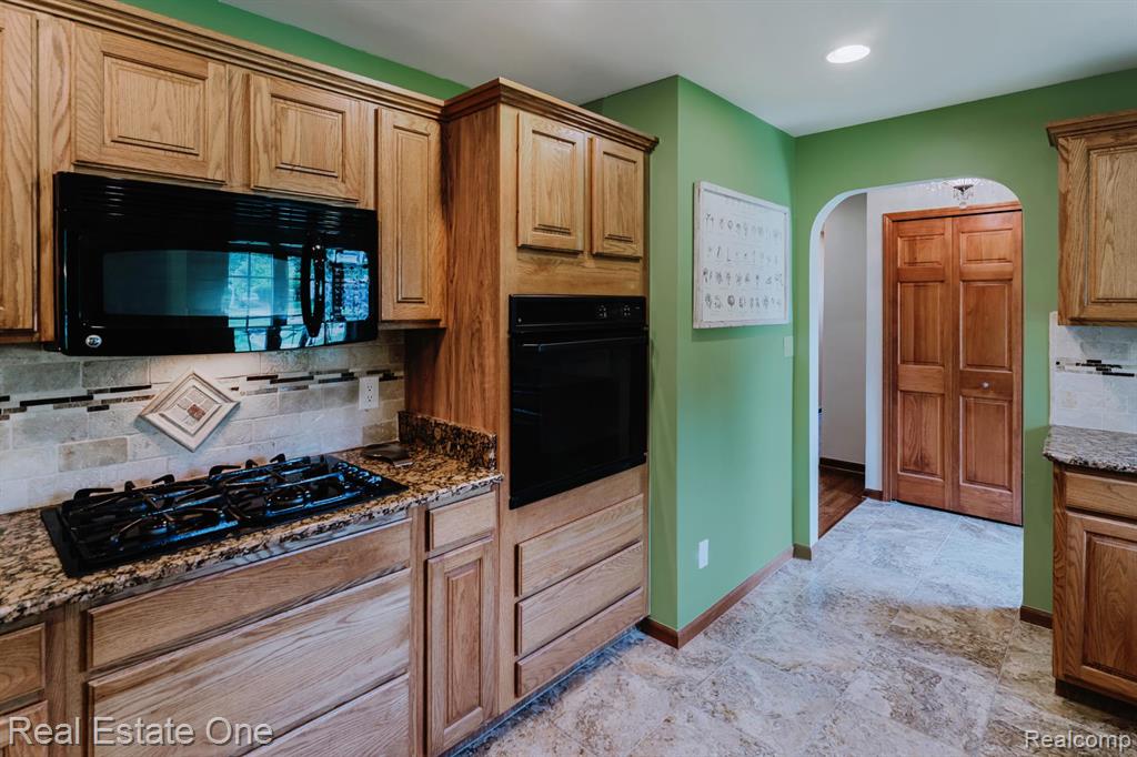 454 Lesdale Drive, Troy, MI 48085 — Photo 7