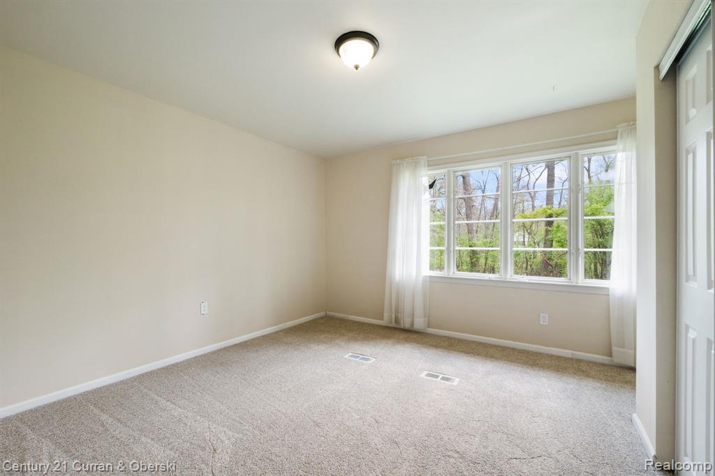 27869 Old Colony Street, Farmington, MI 48334 — Photo 40