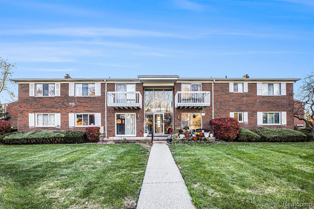 42743 Sheldon Place, 119, Clinton Twp, MI 48038 — front exterior