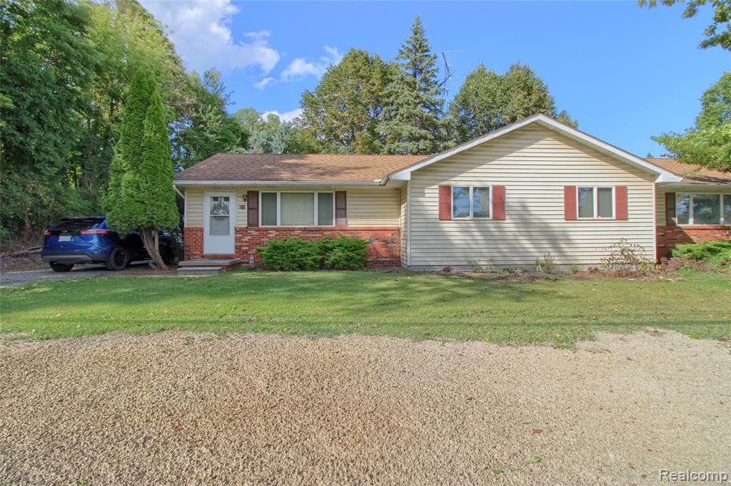 600 Oakville Waltz Road, New Boston, MI 48164 — Photo 19