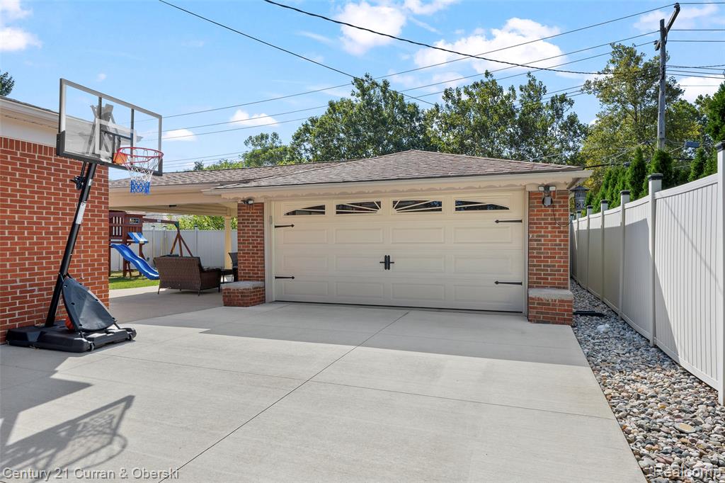 26331 Hass Street, Dearborn Heights, MI 48127 — Photo 31