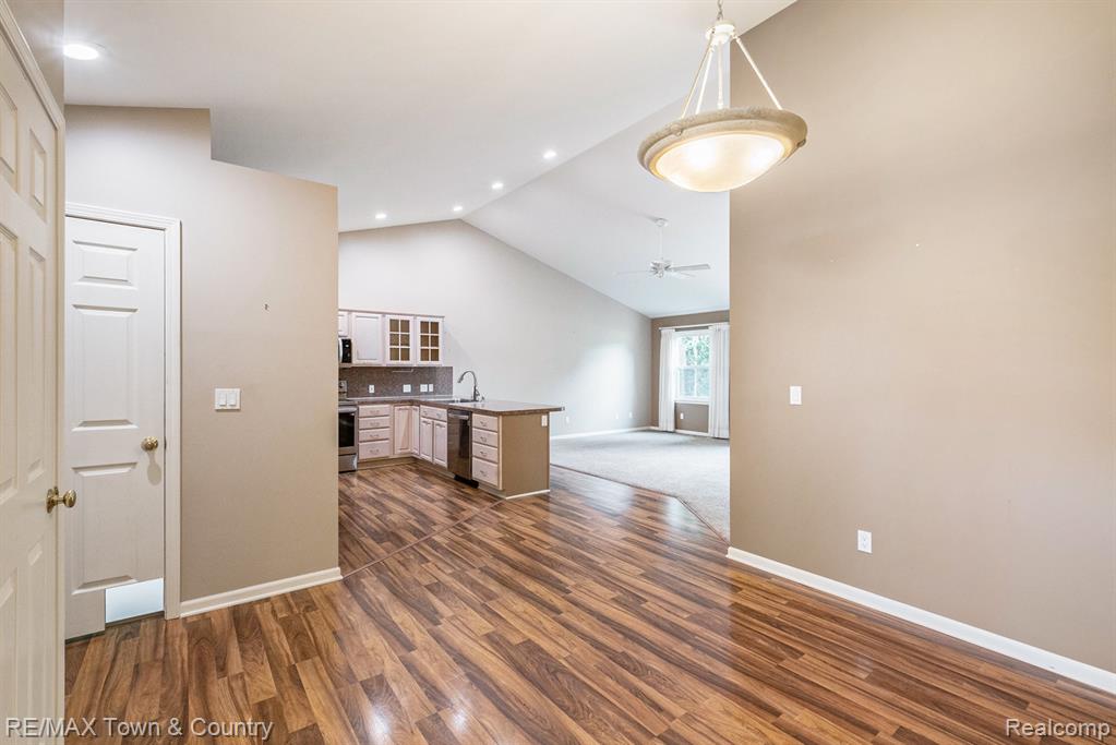 4067 Squire Hill Drive, 38, Flushing, MI 48433 — Photo 6