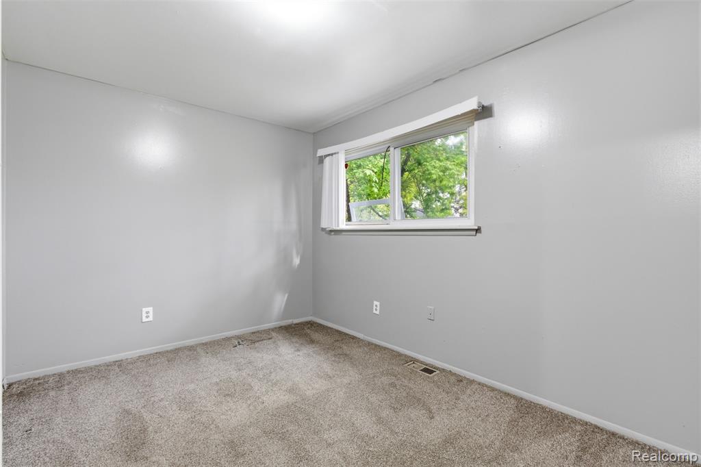 7044 Hudson Avenue, Warren, MI 48091 — Photo 8