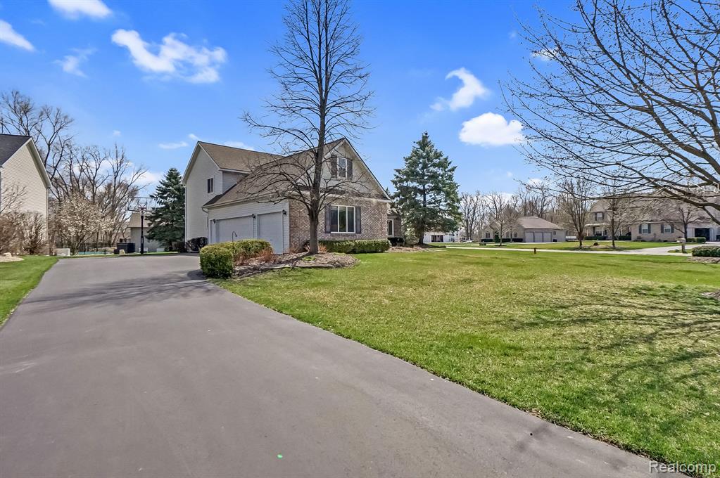 21191 GREENBRIAR Lane, South Lyon, MI 48178 — Photo 41