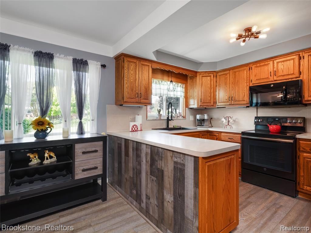 6042 Ravenswood Drive, Utica, MI 48316 — Photo 6