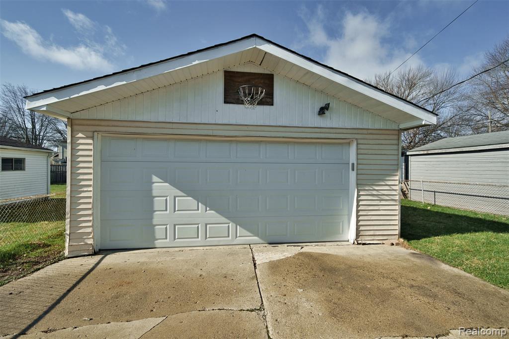 23008 Allor Street, Saint Clair Shores, MI 48082 — Photo 7