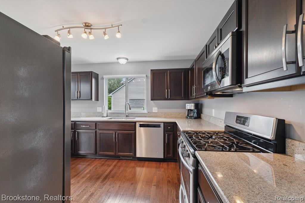 7422 S Village Drive, Clarkston, MI — Photo 17