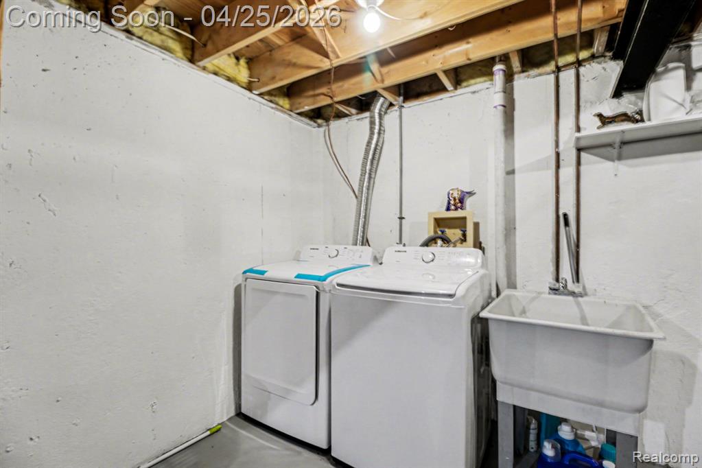 41326 Ambercrest Drive, Sterling Heights, MI 48314 — Photo 22