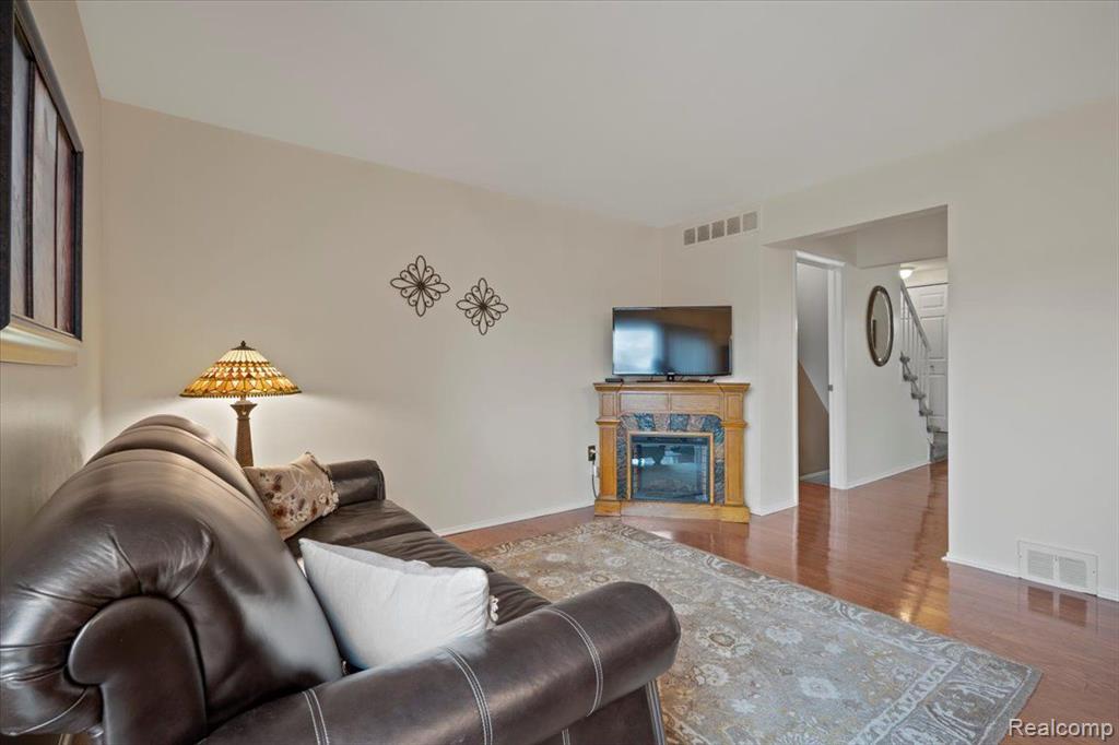 1818 SHIRE, Royal Oak, MI 48073 — Photo 11