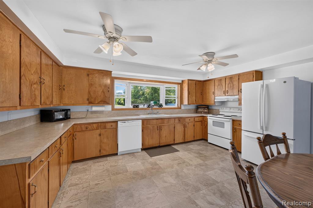 5233 Torrey Road, Flint, MI 48507 — Photo 12