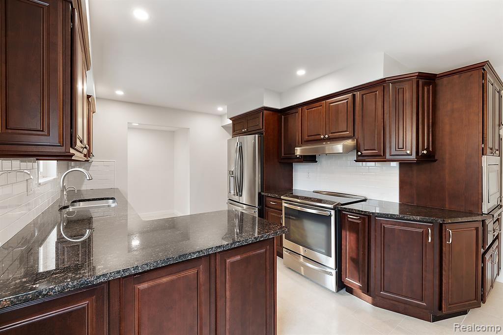 5666 GIBBING Road, Shelby, MI 48317 — Photo 13