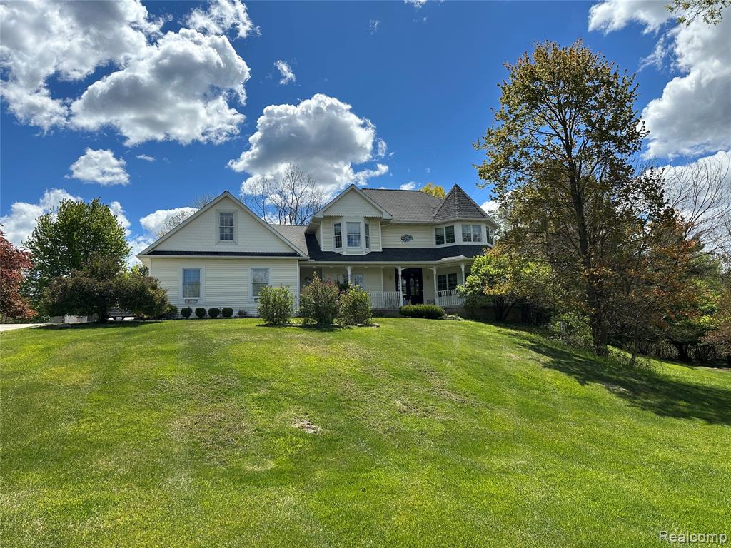 962 Hidden Valley Drive, Lake Orion, MI 48362