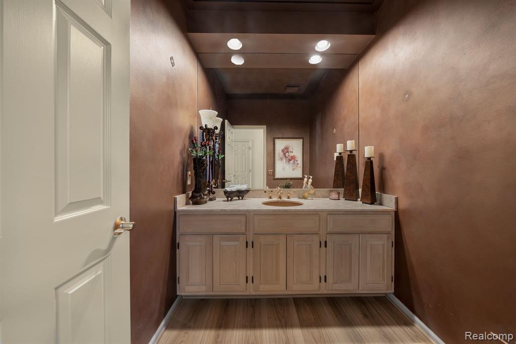 536 CAMBRIDGE Way, Bloomfield Hills, MI 48304 — Photo 12