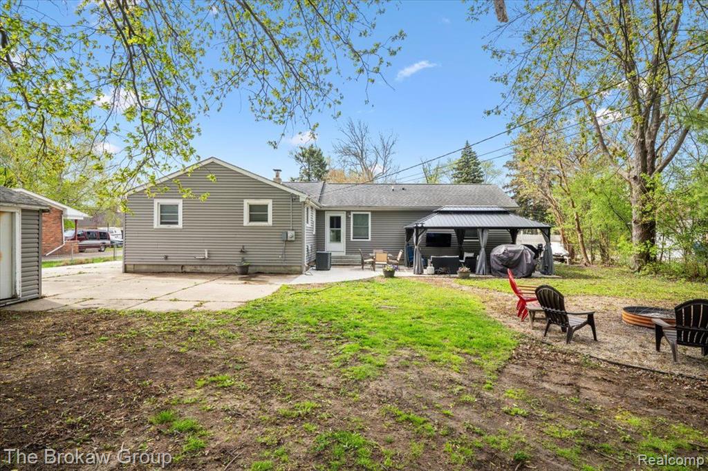 4145 HILLCREST Drive, Warren, MI 48092 — Photo 7