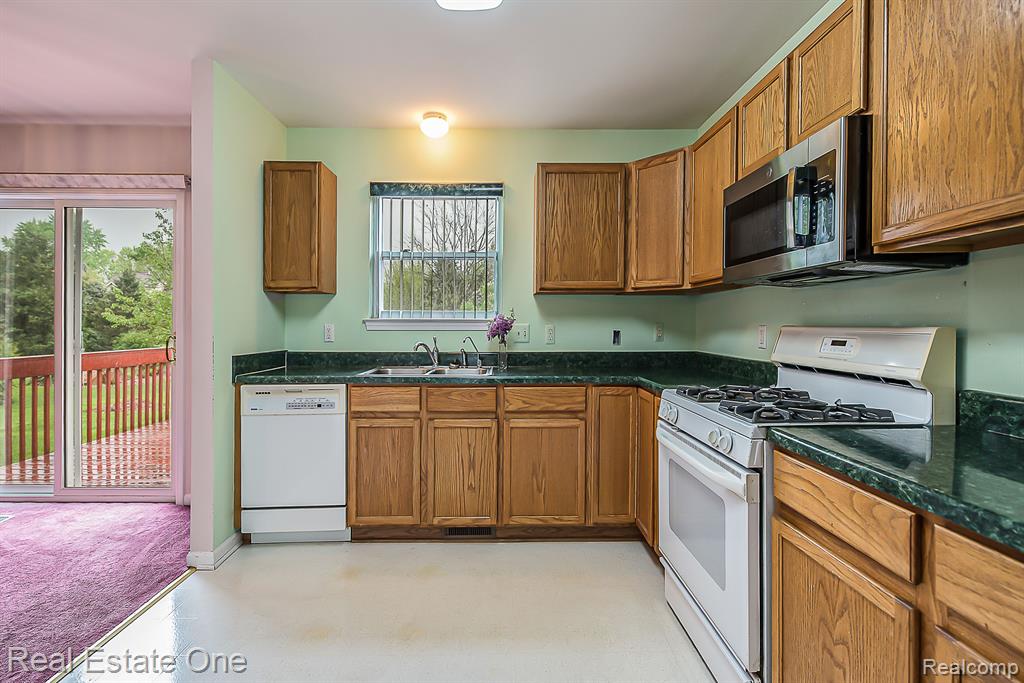 9238 APPLEVIEW, Brighton, MI 48116 — Photo 17