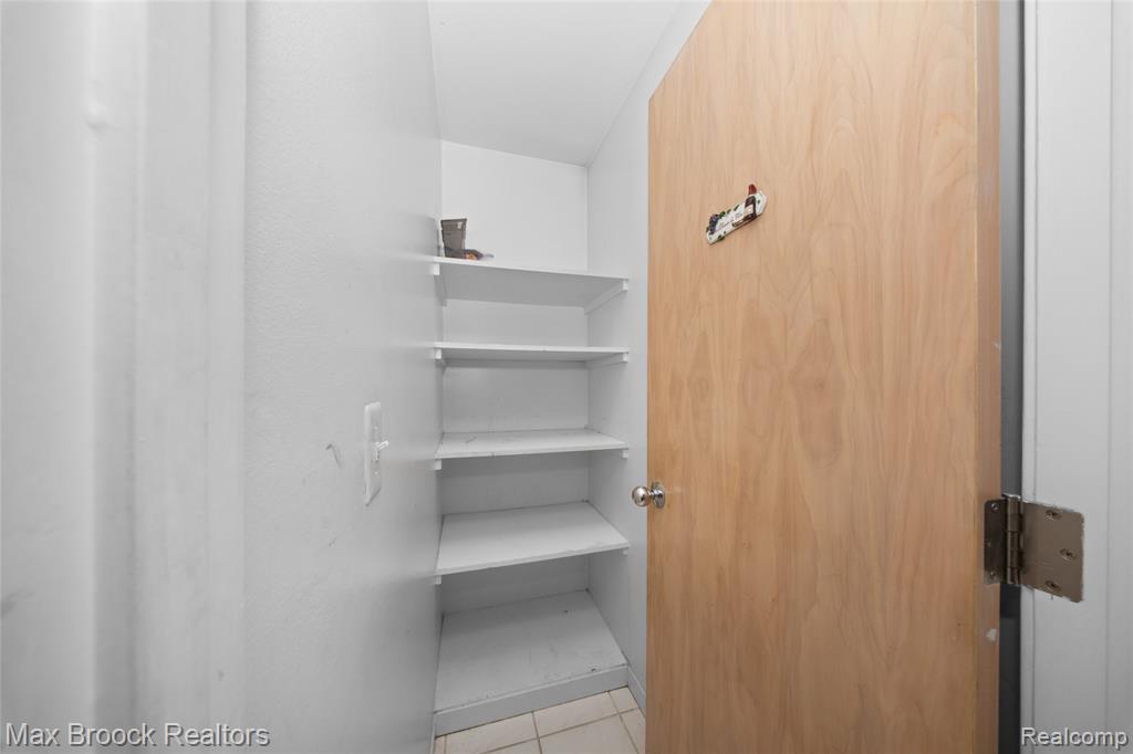 5199 Shenandoah Court, West Bloomfield, MI 48323 — Photo 38