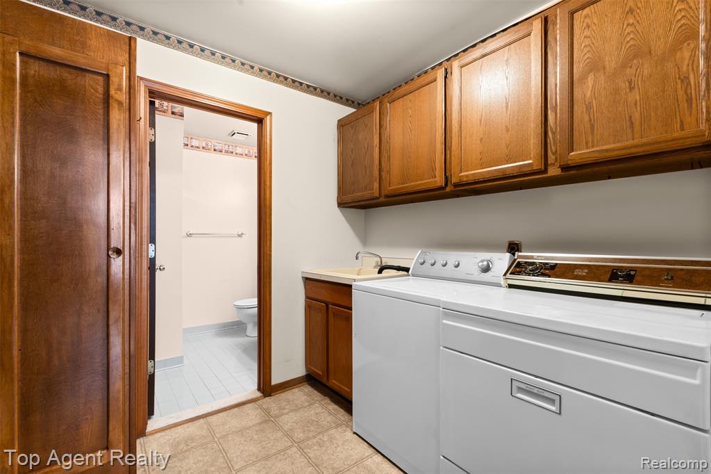 42618 Cassin Way, Clinton Twp, MI 48038 — Photo 13