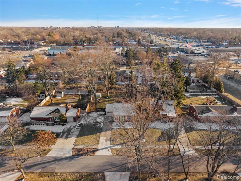 17601 Cambridge Boulevard, Lathrup Village, MI 48076 — Photo 54