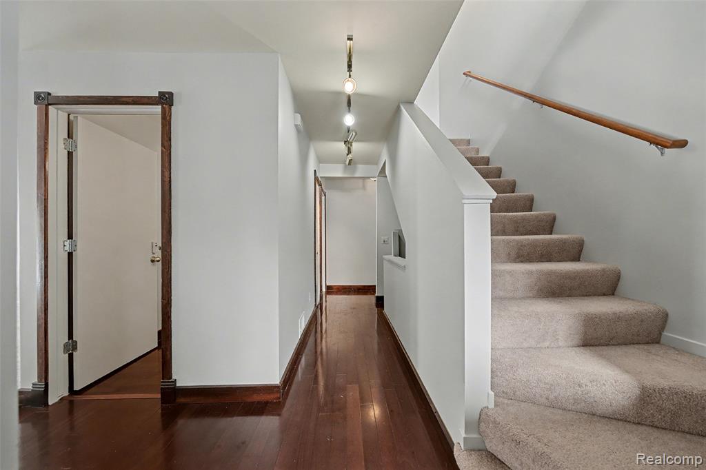 705 Preston Court, Rochester Hills, MI 48307 — Photo 5