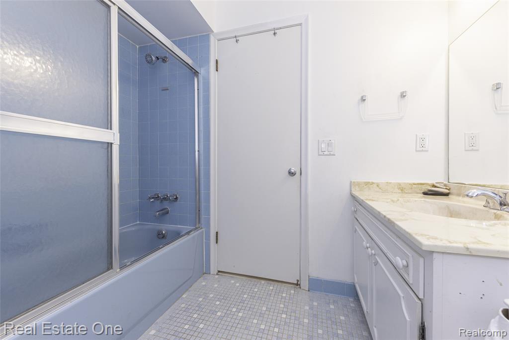 27630 W Echo Valley, 221, Farmington Hills, MI 48334 — Photo 32