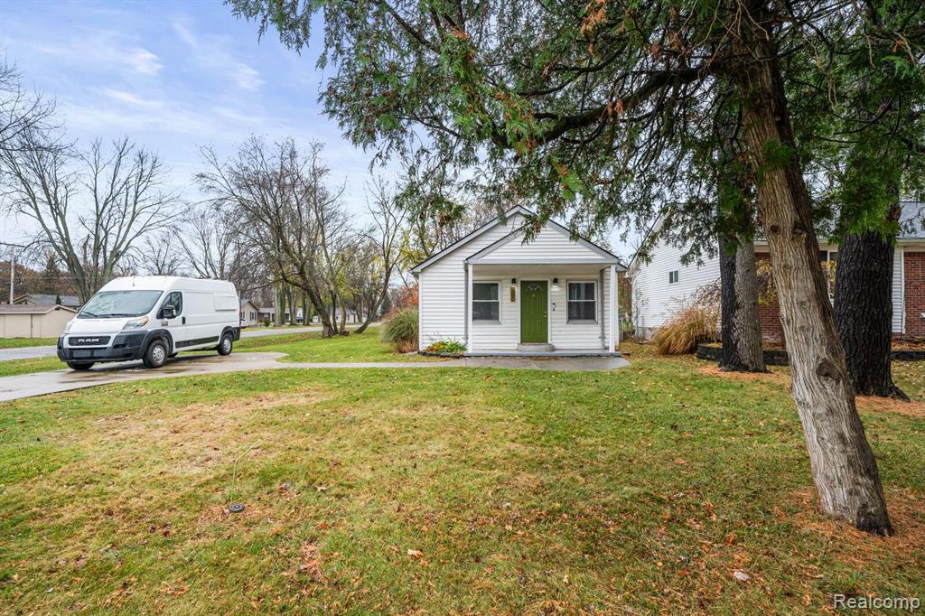 8624 RUSSELL Street, Shelby Twp, MI 48317 — Photo 3