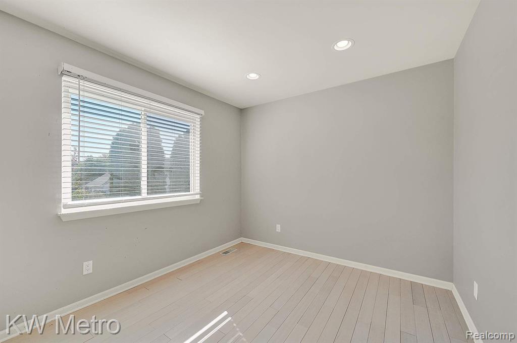 8590 BARRINGTON Drive, Ypsilanti, MI 48198 — Photo 35