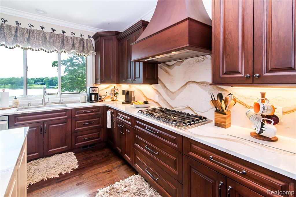 3166 W Beach Lake Drive, Milford, MI, 48380