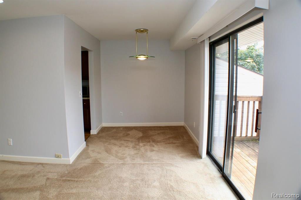 30060 W 12 MILE Road, 94, Farmington Hills, MI 48334 — Photo 6