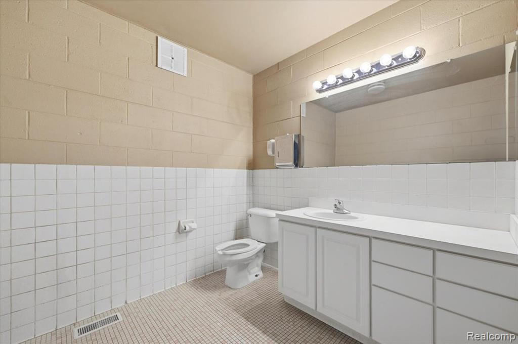 70 Lafayette Street, Pontiac, MI 48342 — Photo 24