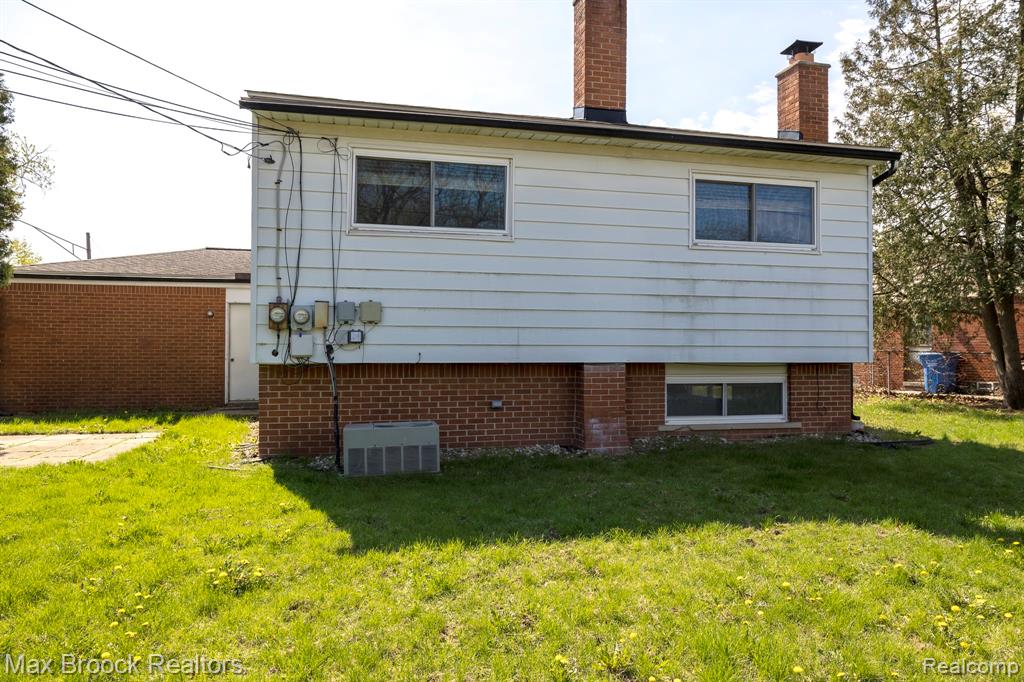 4829 WOLGAST Drive, Warren, MI 48092 — Photo 41