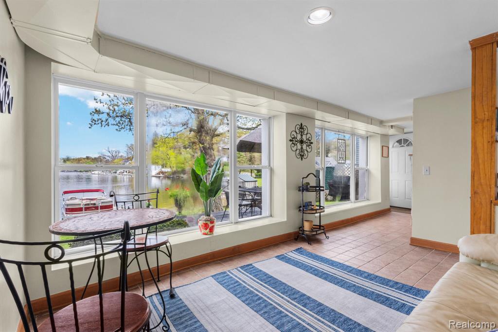567 Bellevue Avenue, Lake Orion, MI 48362 — Photo 14