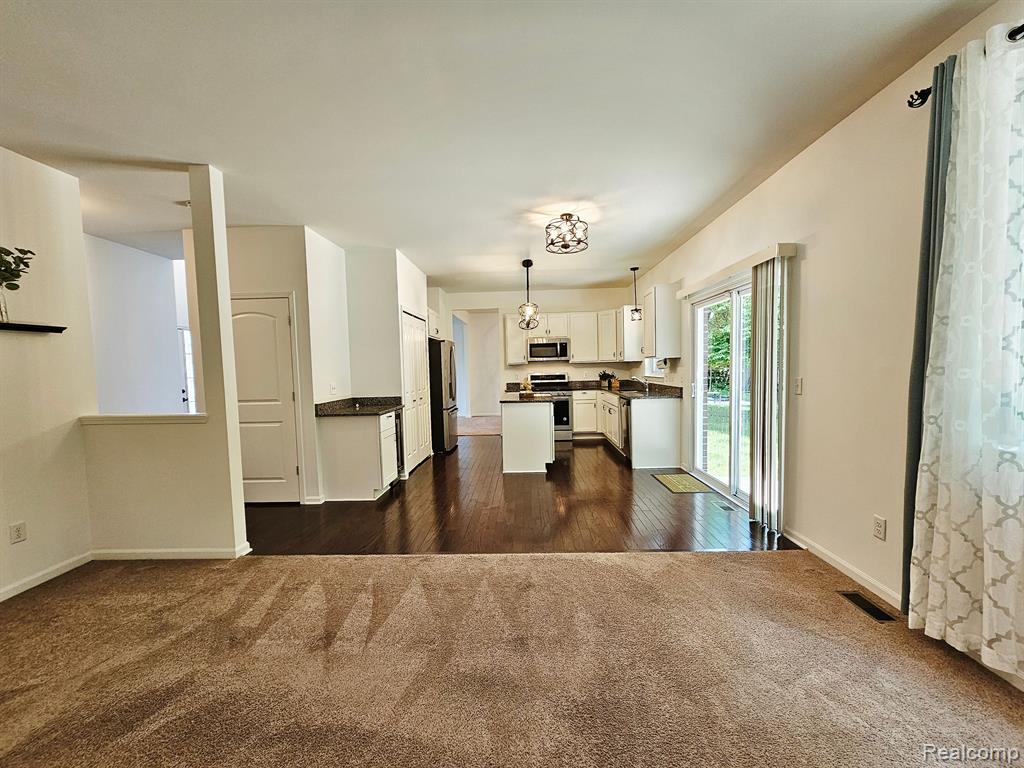 13401 STAMFORD Road, Belleville, MI 48111 — Photo 8