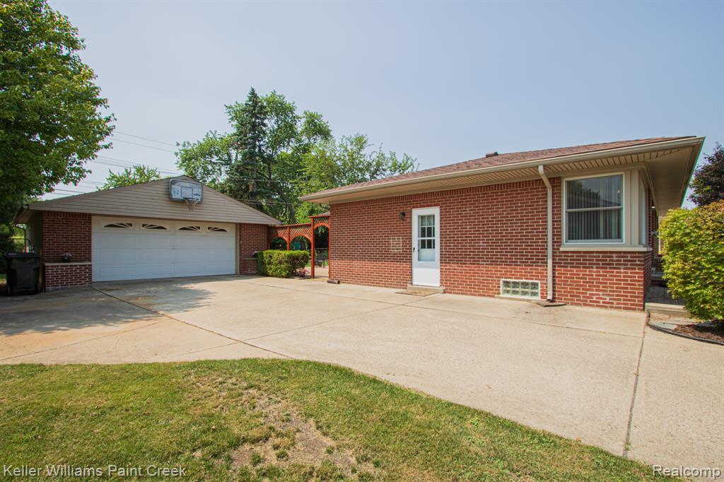 8336 Timberline Drive, Shelby Twp, MI 48316 — Photo 28