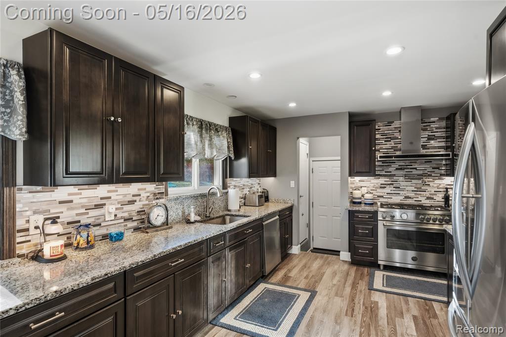 21420 Salisbury Avenue, Grosse Ile, MI 48138 — Photo 11