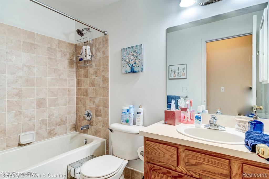 28104 CHESAPEAKE Circle, 334, Walled Lake, MI 48390 — Photo 19