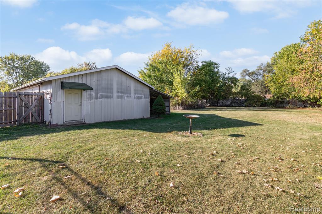 2320 Belle Glade Court, Fenton, MI 48430 — Photo 21
