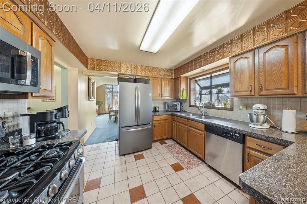 24760 Arsenal Road, Flat Rock, MI 48134 — Photo 38