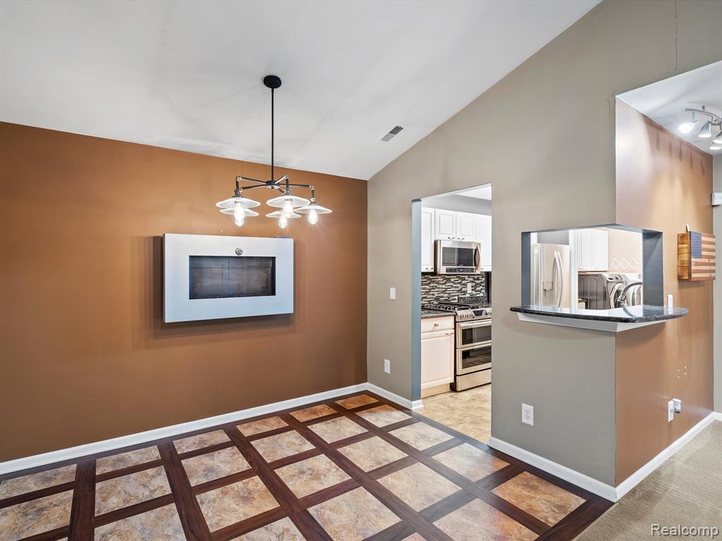 56404 CHESAPEAKE Trail, Shelby Twp, MI 48316 — Photo 16