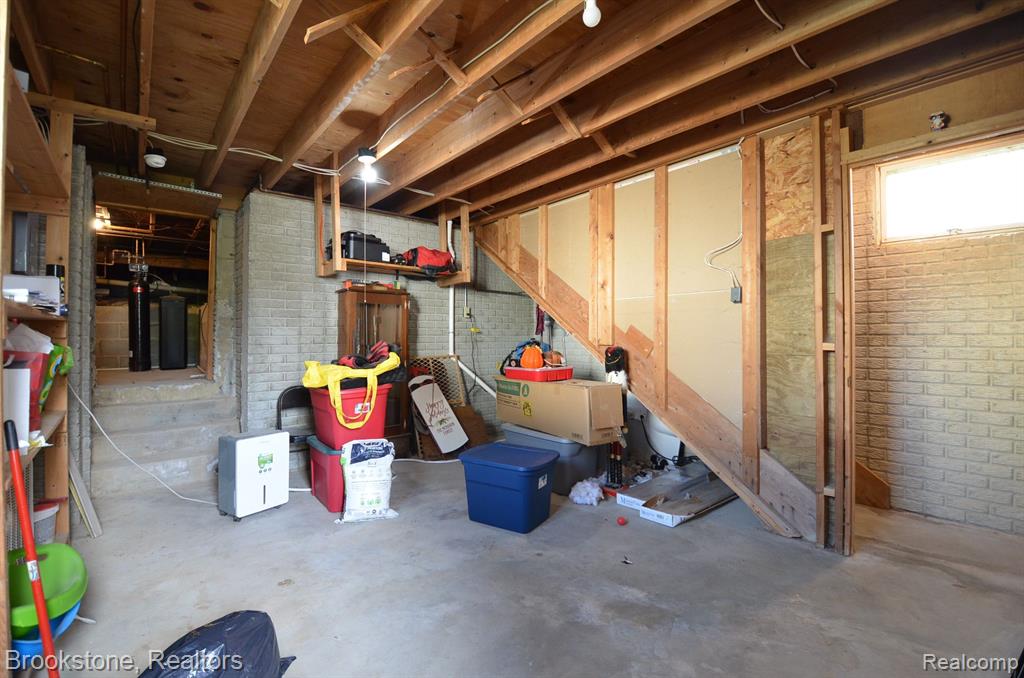 10083 HEGEL Road, Goodrich Vlg, MI — Photo 31