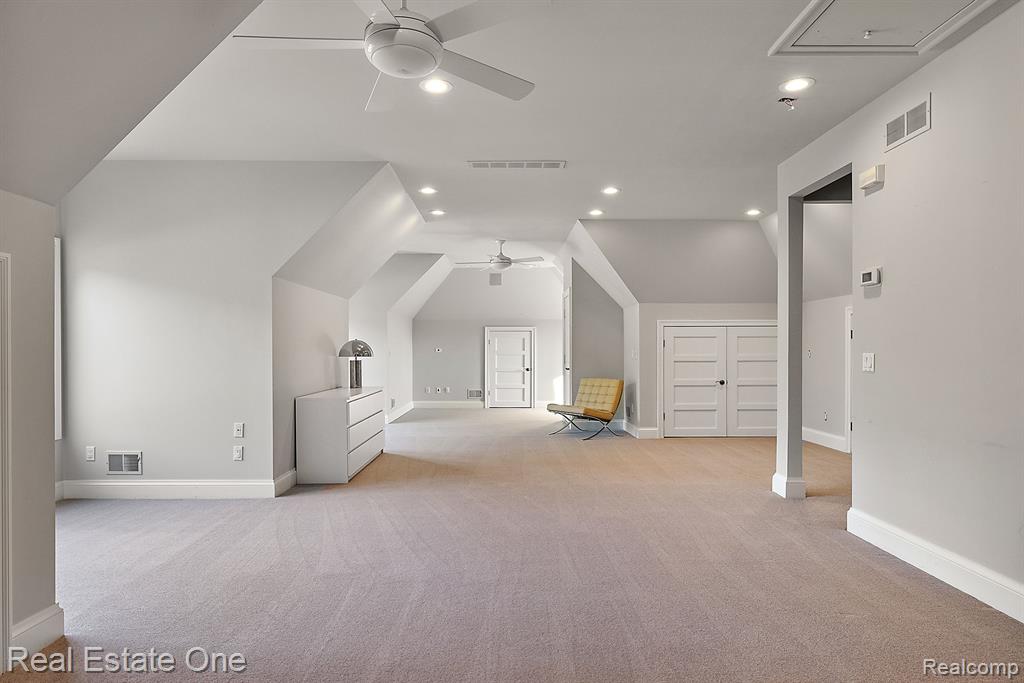 5174 BARRINGTON Drive, Rochester, MI 48306 — Photo 16