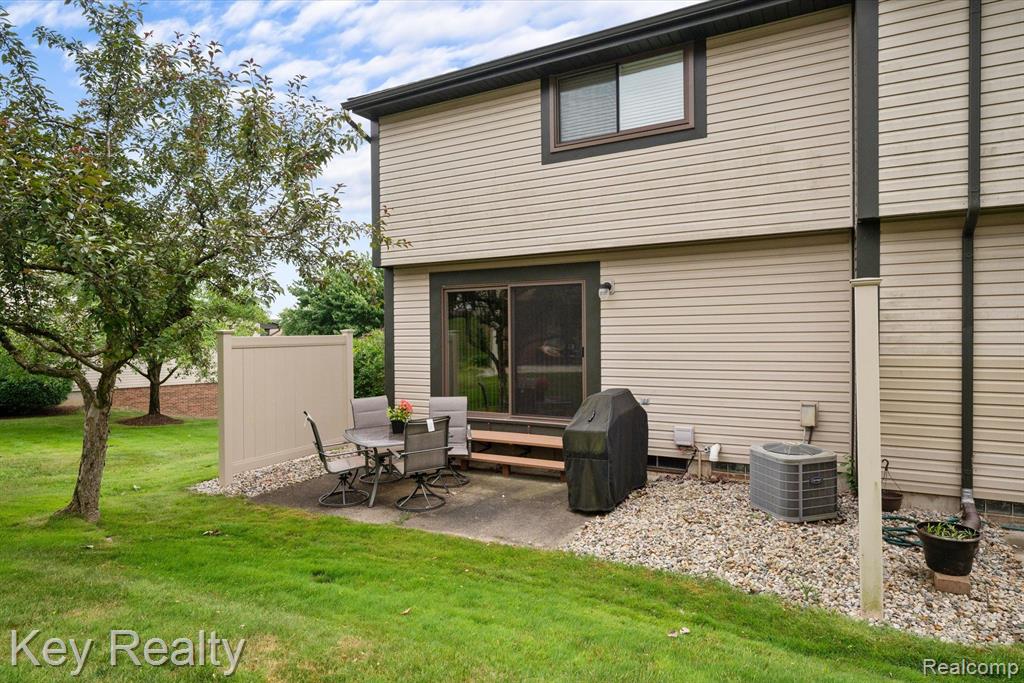 1100 WASHINGTON Circle, Northville, MI 48167 — Photo 4